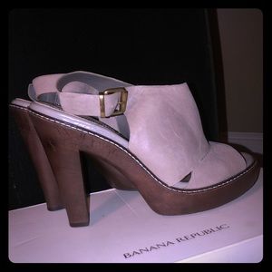 High heel sling back shoes